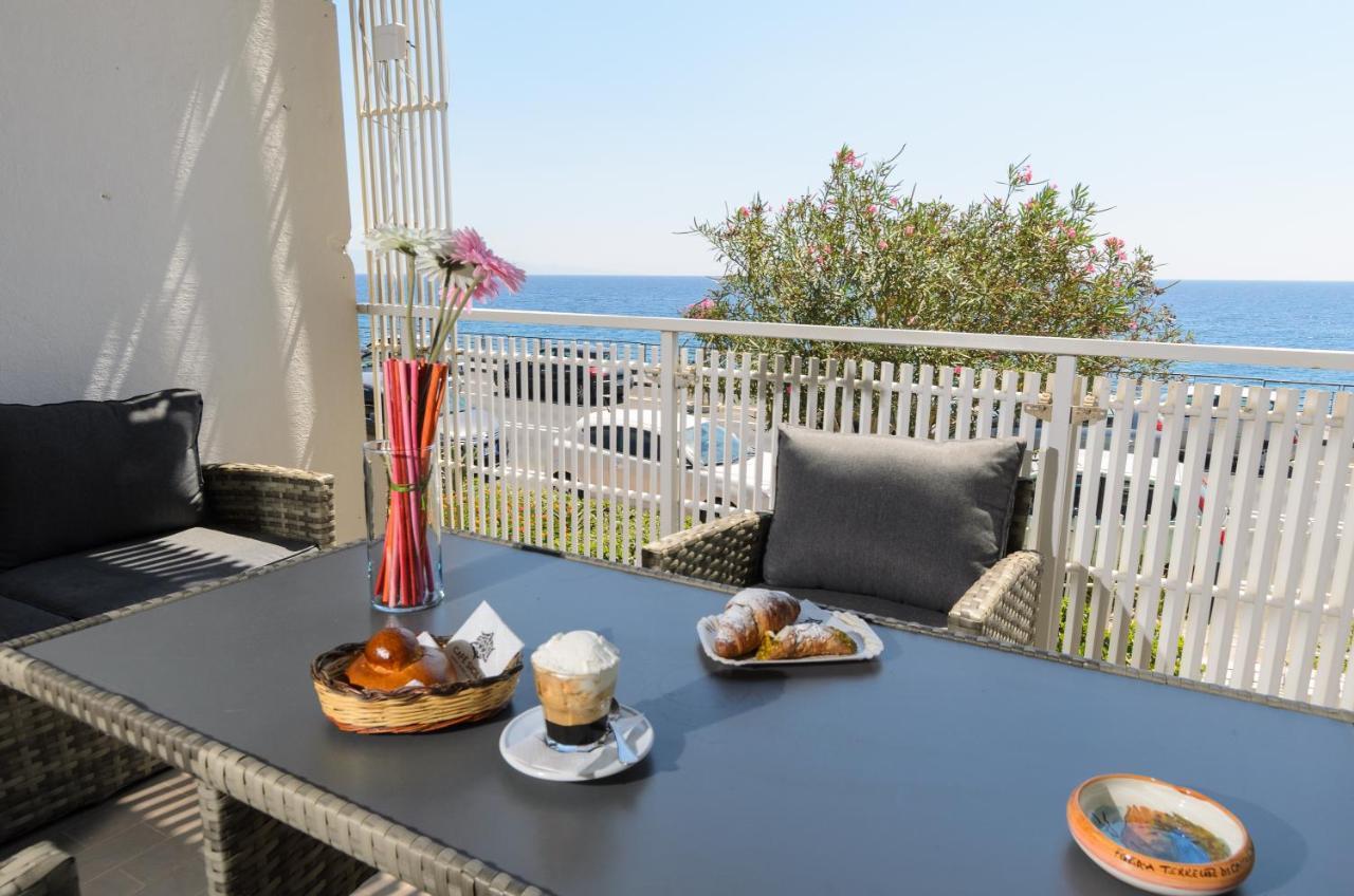 Marina D'Agro Residence Santa Teresa Di Riva Dış mekan fotoğraf