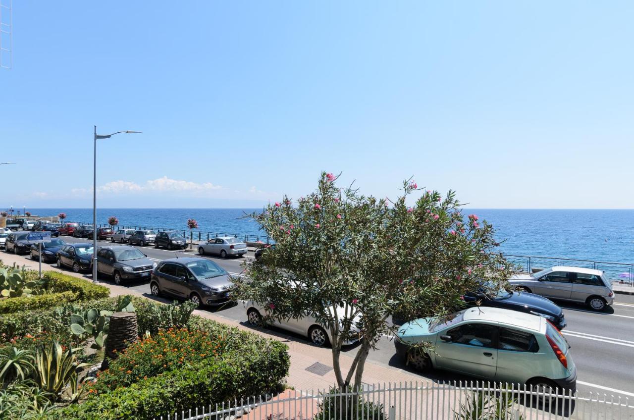 Marina D'Agro Residence Santa Teresa Di Riva Dış mekan fotoğraf